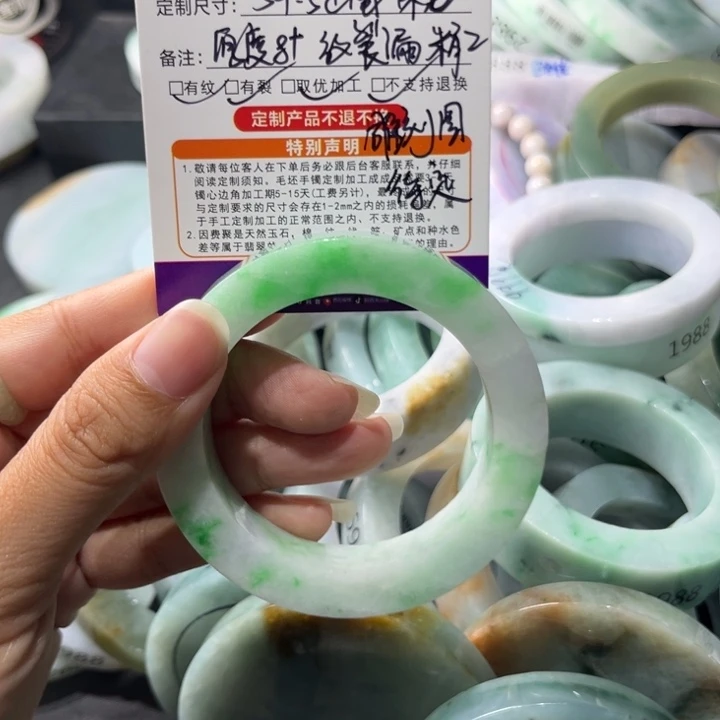 九***月定制翡翠未镶嵌手镯