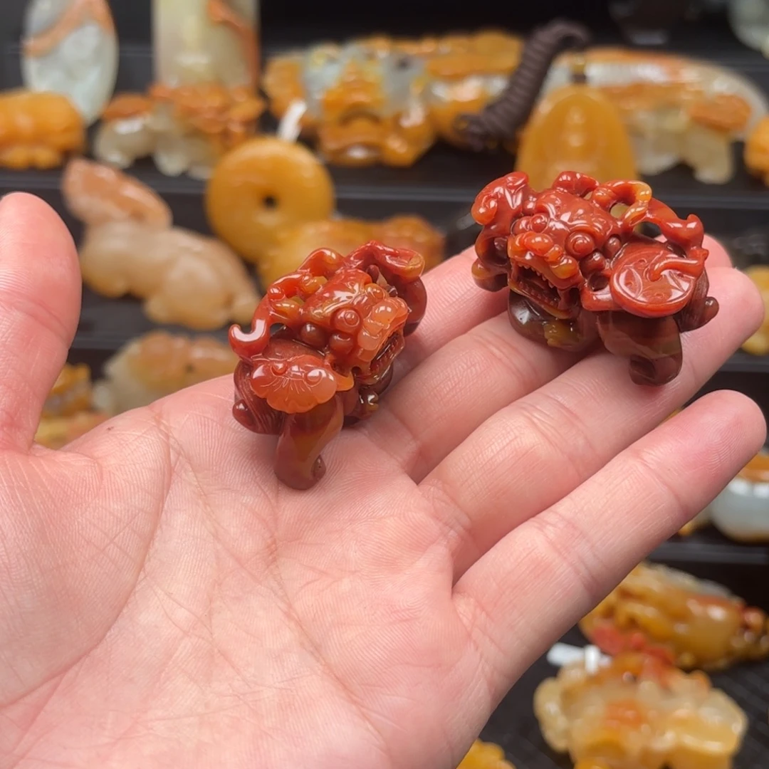 石英质玉（黄龙玉）未镶嵌颈饰