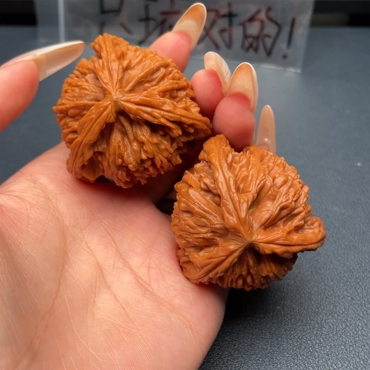 大***个文玩核桃吊坠白狮子