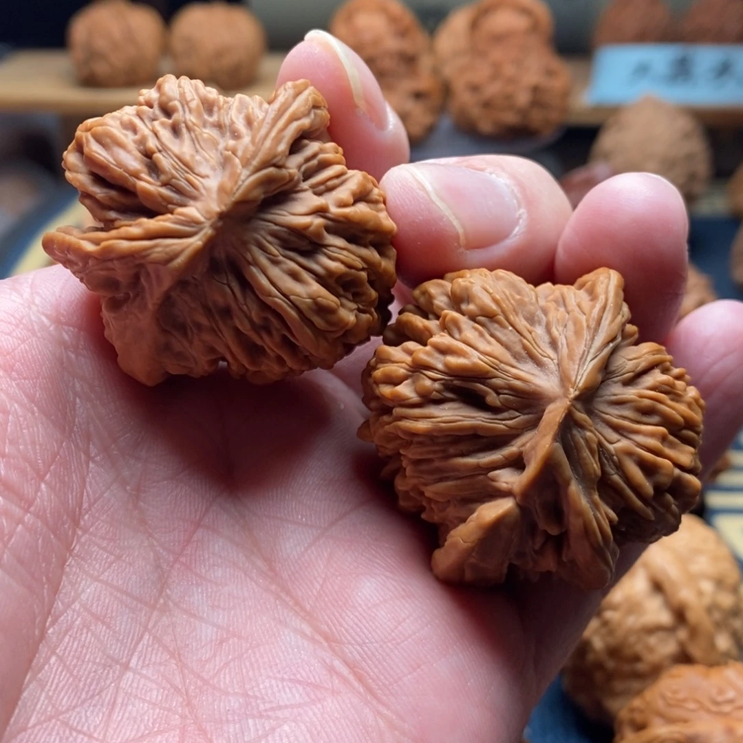 文玩核桃吊坠白狮子犀牛
