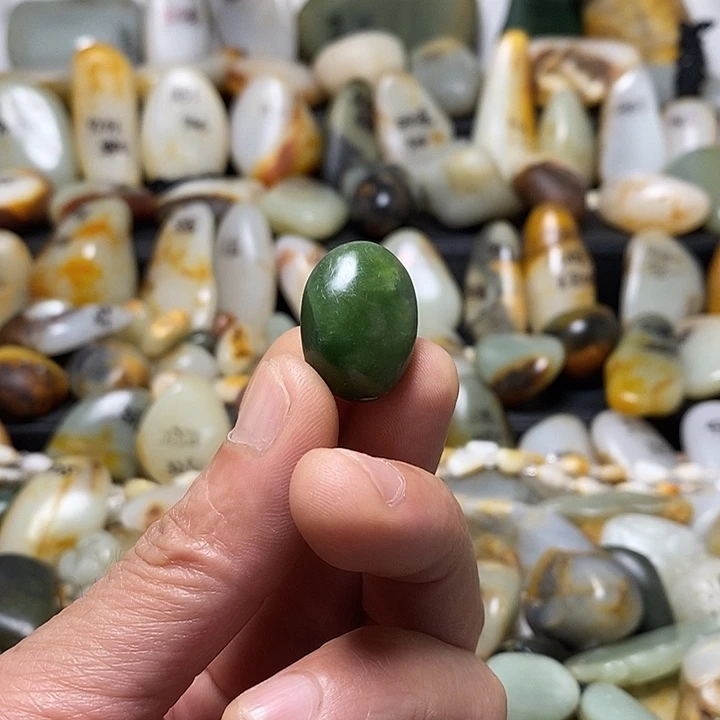 和田玉未镶嵌颈饰吊坠