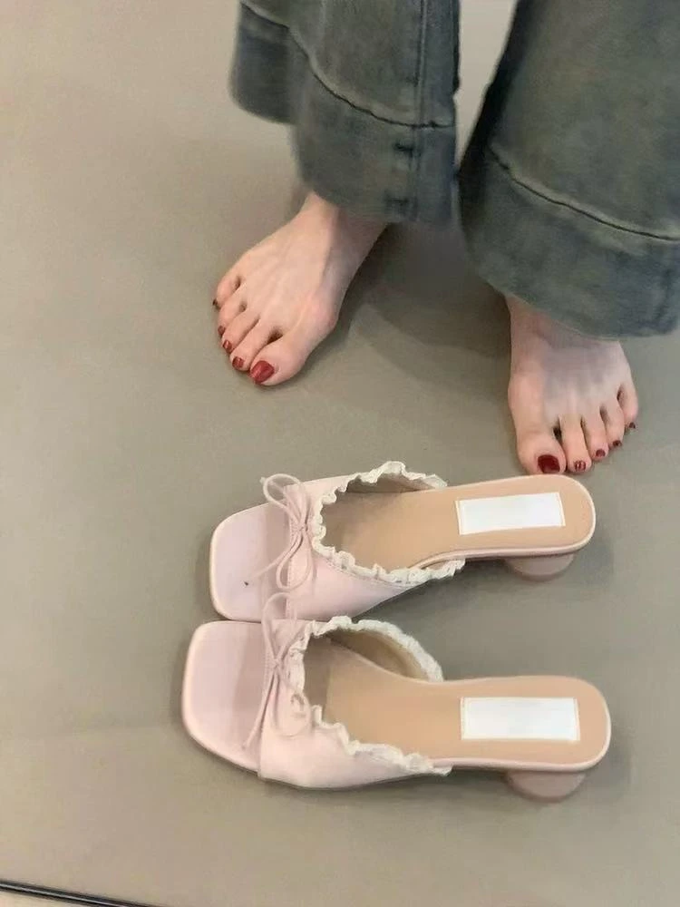 2025夏季新款法式蓝色粗跟凉拖鞋女温柔风蕾丝边蝴蝶结一字带凉鞋