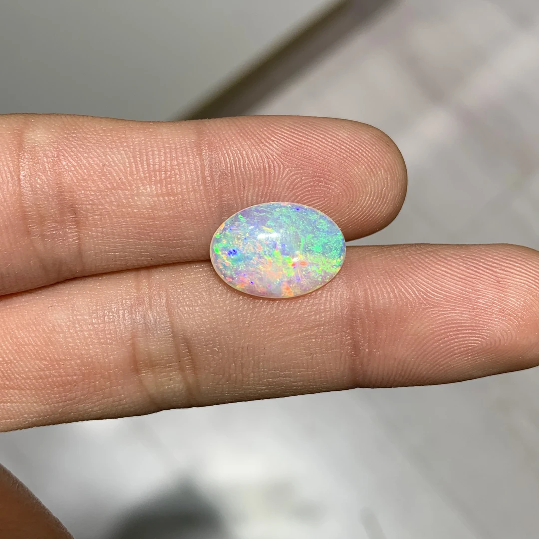 天然欧泊石澳洲精品裸石4.16克拉尺寸5.8*11.1mm色彩斑斓满火彩