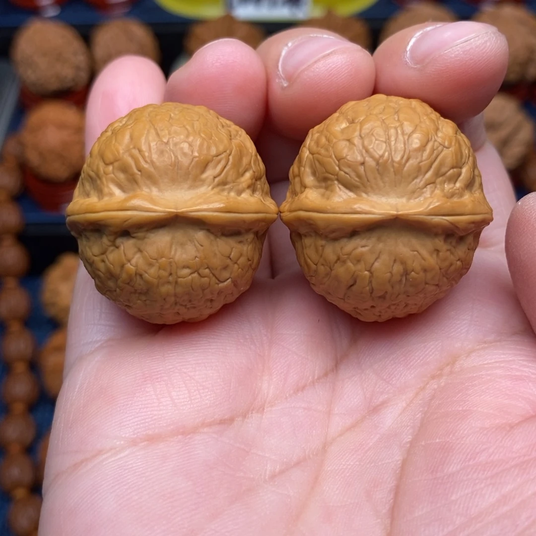 文玩核桃把件手捻鱼籽纹