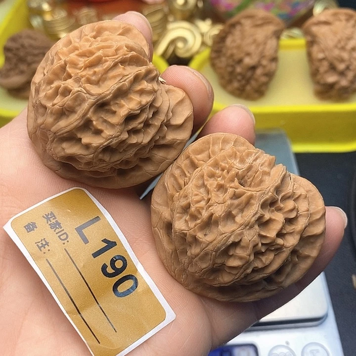 文玩核桃把件宫灯4.3