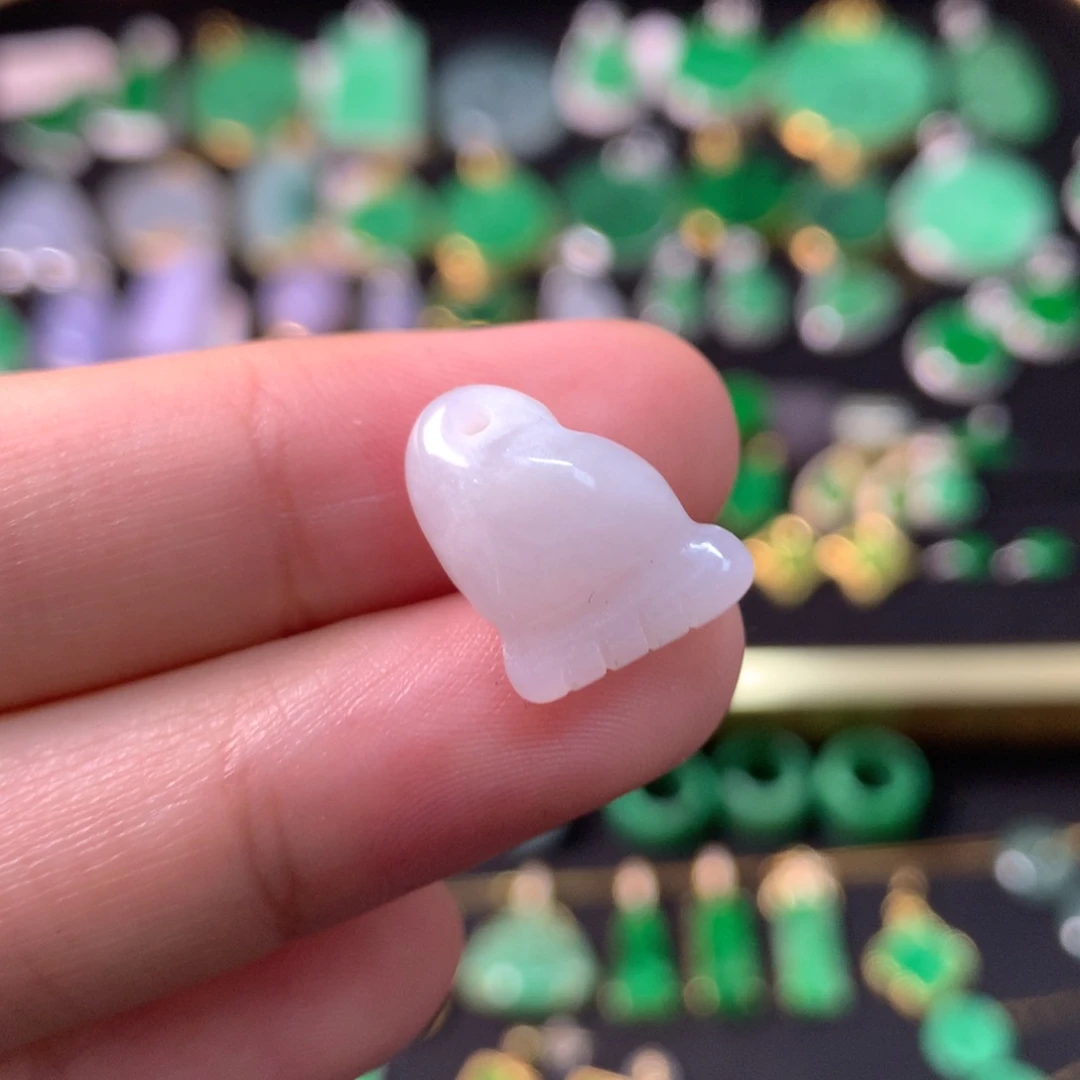 翡翠未镶嵌颈饰有纹裂