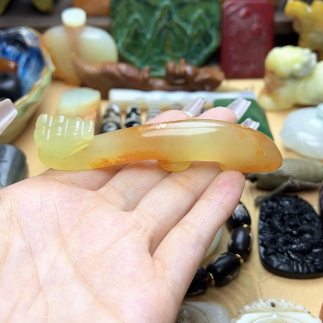 蛇纹石玉未镶嵌颈饰