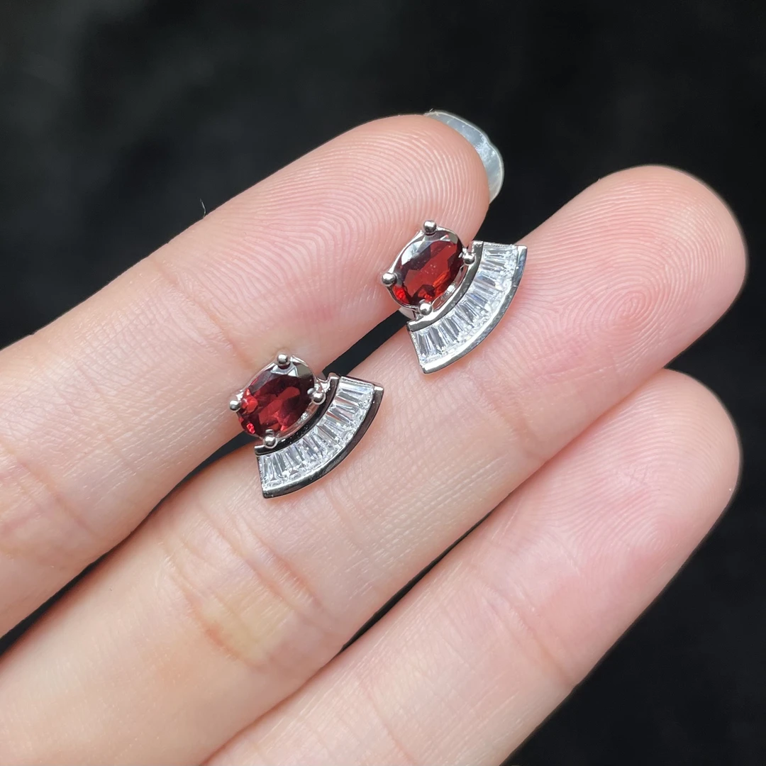玉美人菲菲~S925石榴石小裙子耳钉约9*11mm
