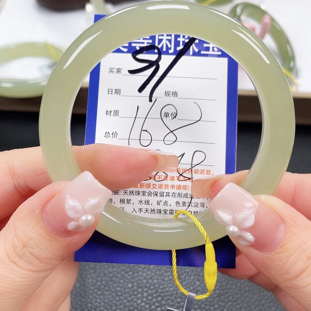 和田玉未镶嵌手镯