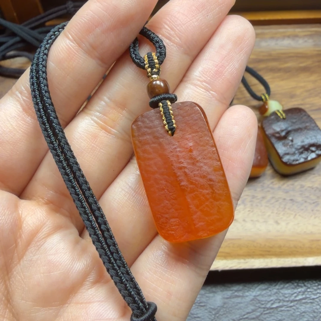 琥珀未镶嵌吊坠(赠链)