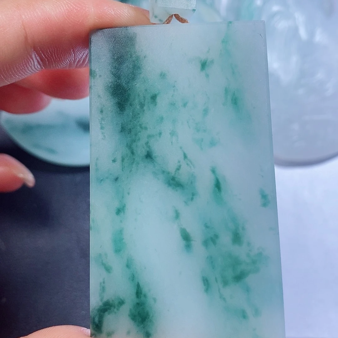 定制翡翠未镶嵌毛货不支持退换货，付款后确认抛光