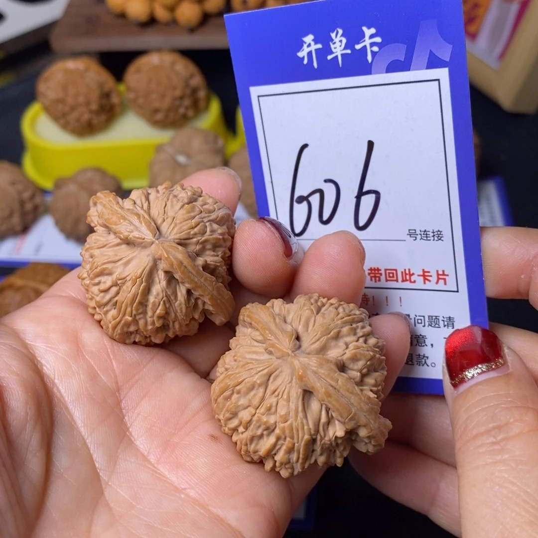 文玩核桃把件40全品白狮子606