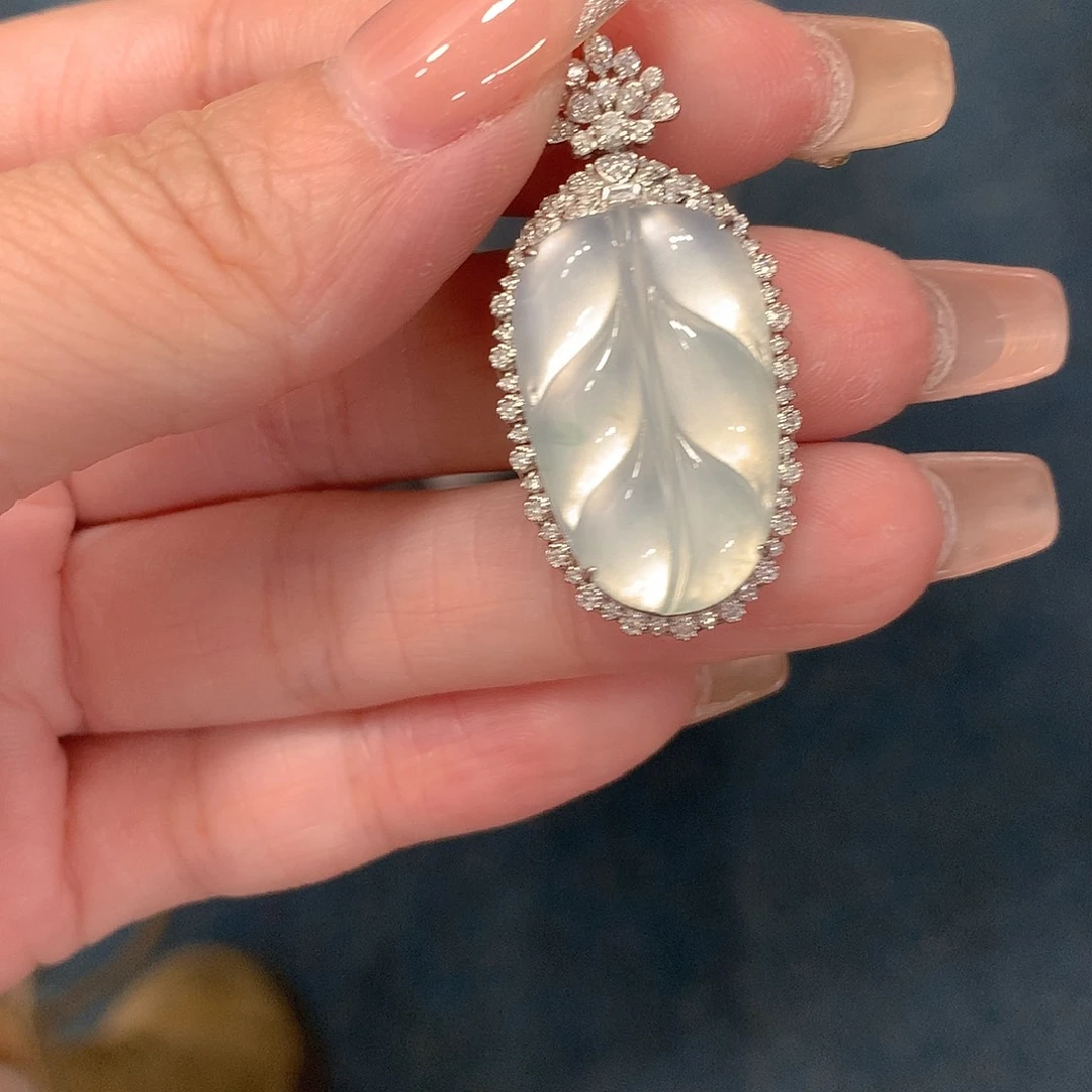 颈饰18K金镶嵌翡翠