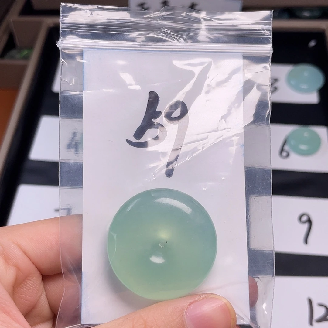 柒***鑫蛇纹石玉未镶嵌颈饰