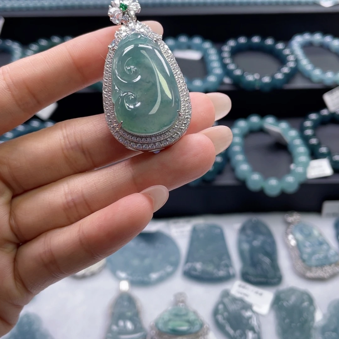 翡翠银S925镶嵌颈饰如意