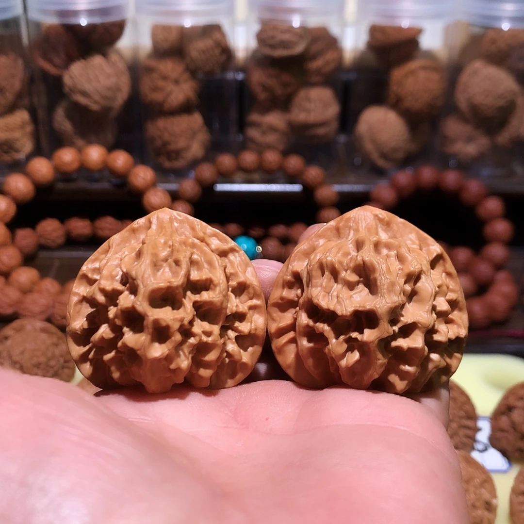 文玩核桃帝王狮子头