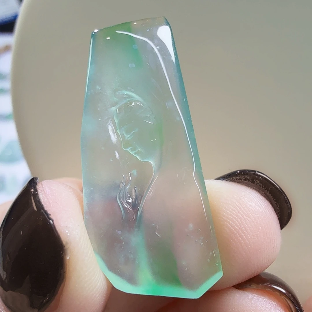 翡翠未镶嵌颈饰观音