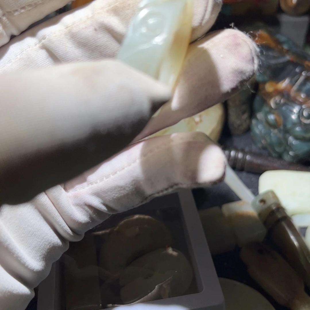 瑞***风瓷片 lvzhujfhbghbnnh