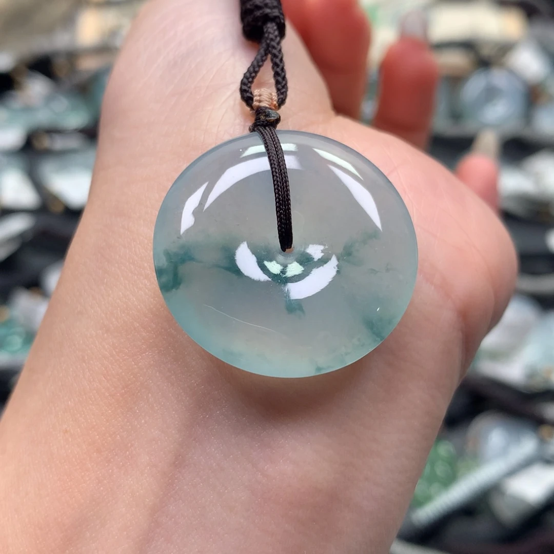 翡翠颈饰未镶嵌扣子