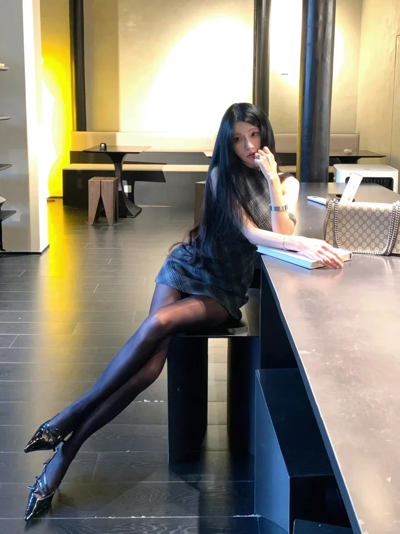 法式气质性感风高腰显瘦时尚设计感薄款修身连衣裙女2025秋季新款