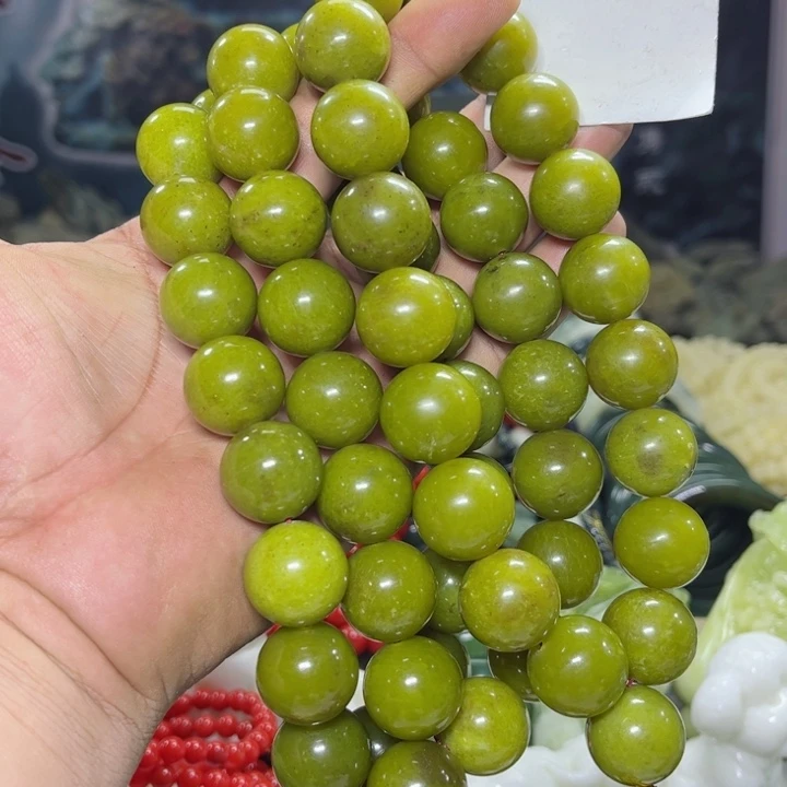 蛇纹石玉手持未镶嵌