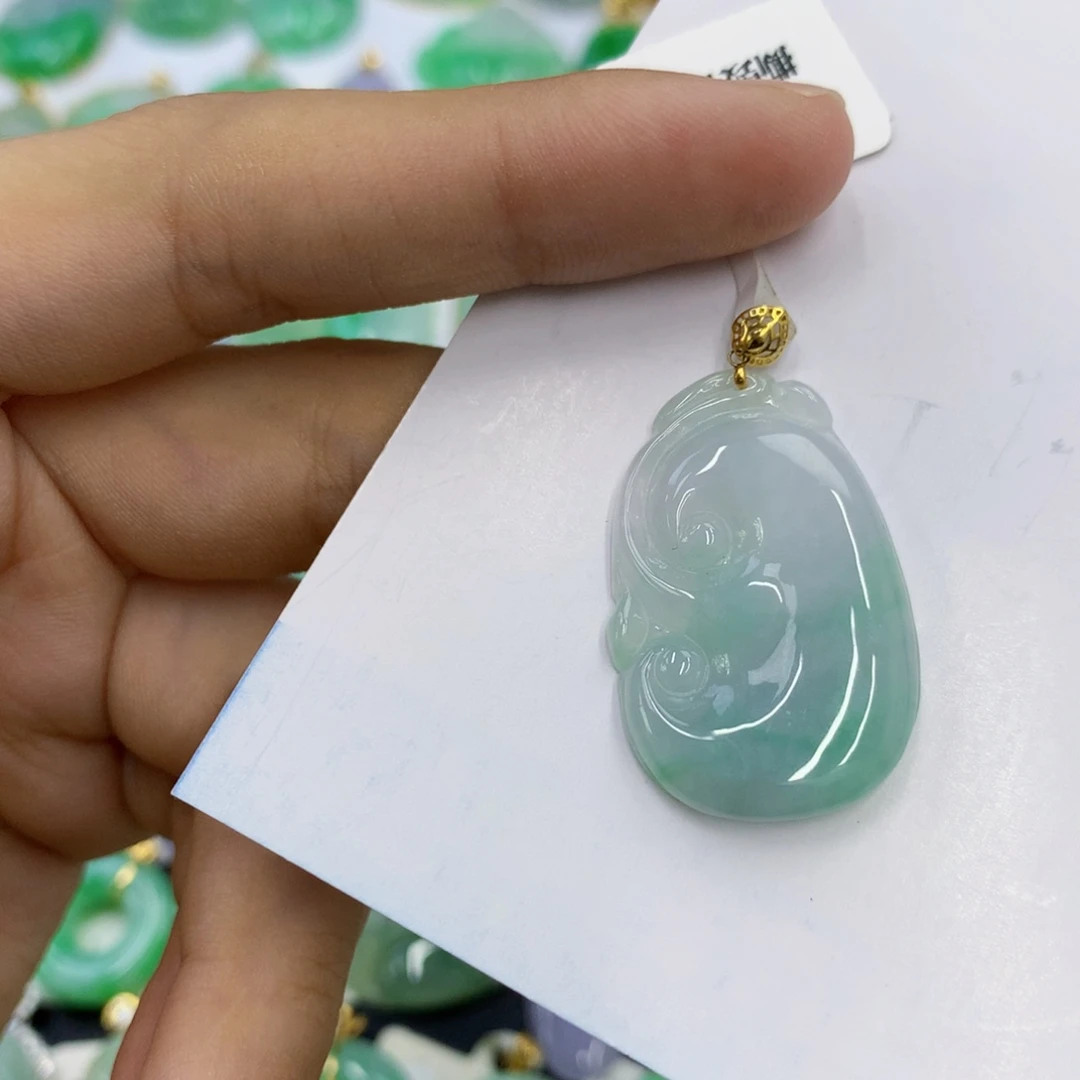 翡翠18K金镶嵌颈饰翡翠
