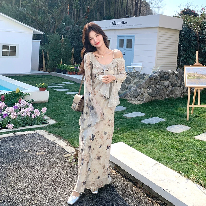 露肩蝴蝶碎花连衣裙女2025夏季新款温柔风气质爆款流行超好看长裙