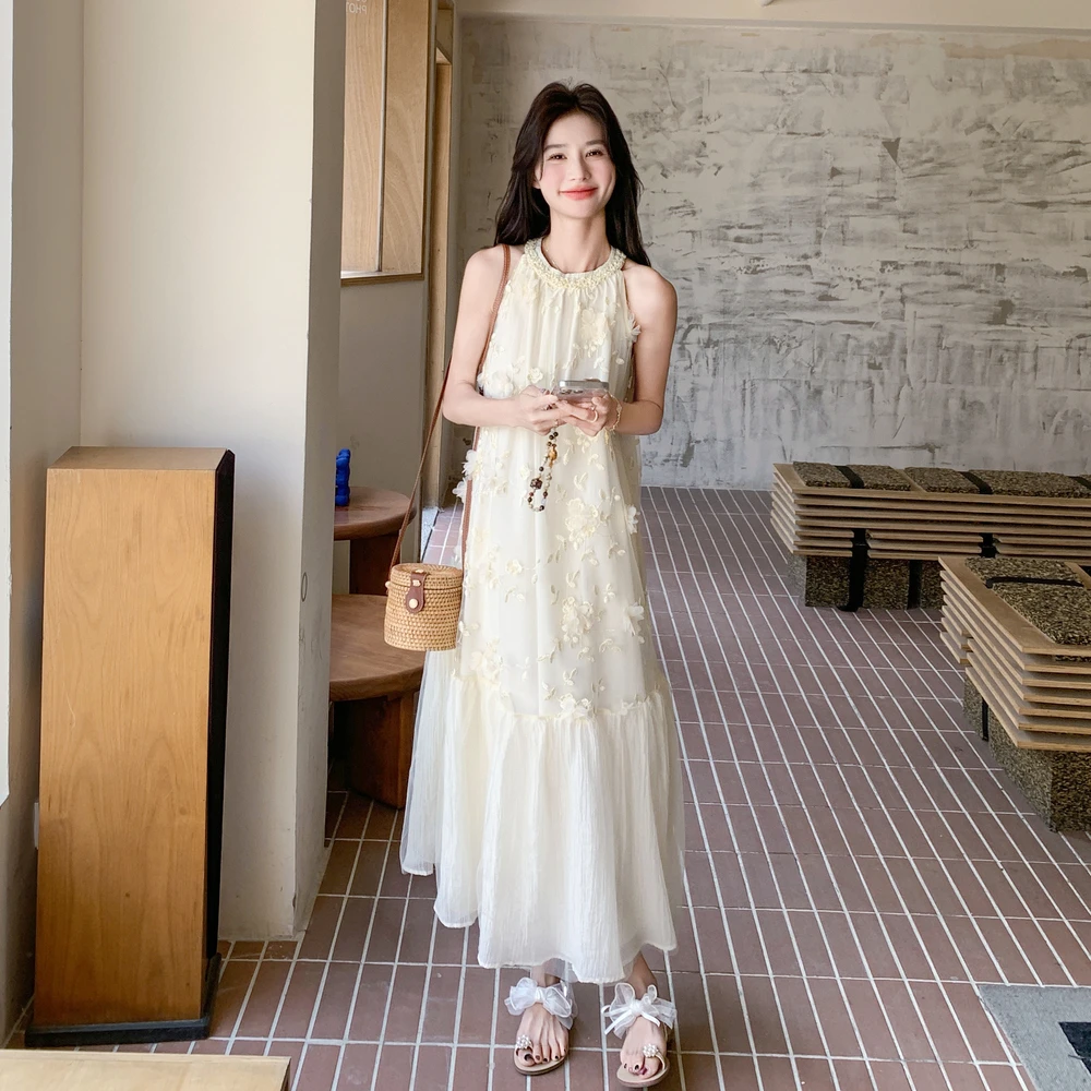 初恋法式花朵挂脖连衣裙女2025年夏季新款显瘦气质宽松中长款裙子