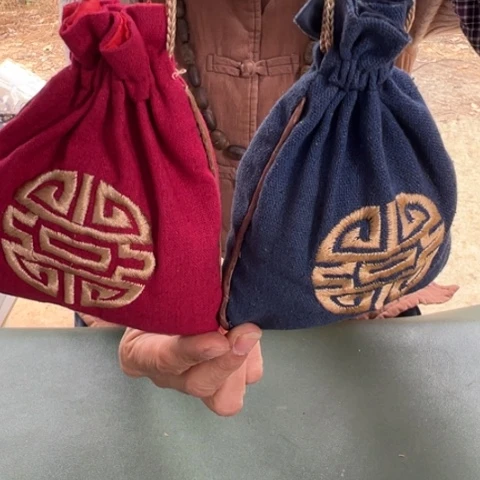 沉香摆件乌身香包50克多样性发1个