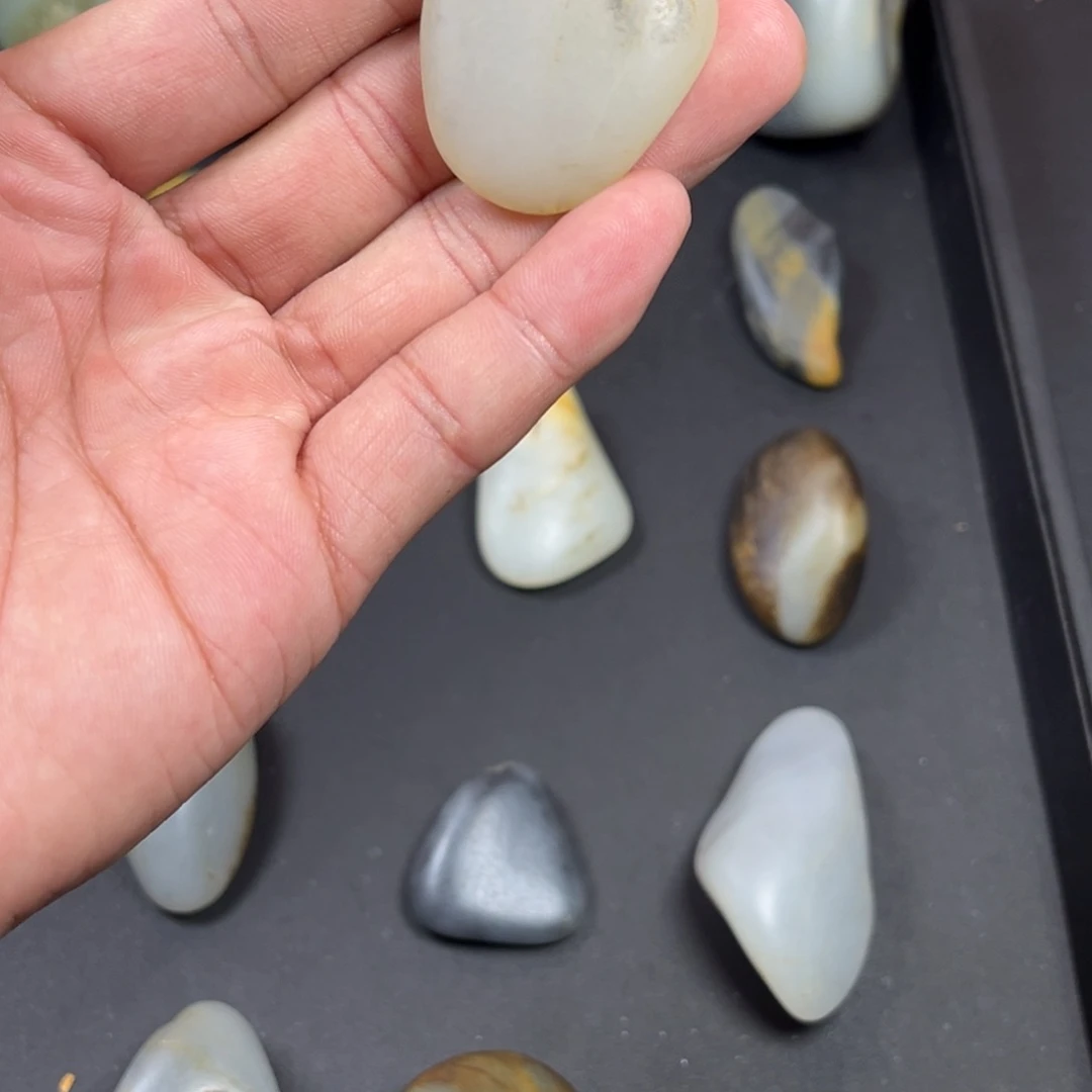 夏***天和田玉（糖玉）未镶嵌颈饰