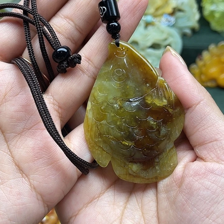 蛇纹石玉吊坠未镶嵌肆*?