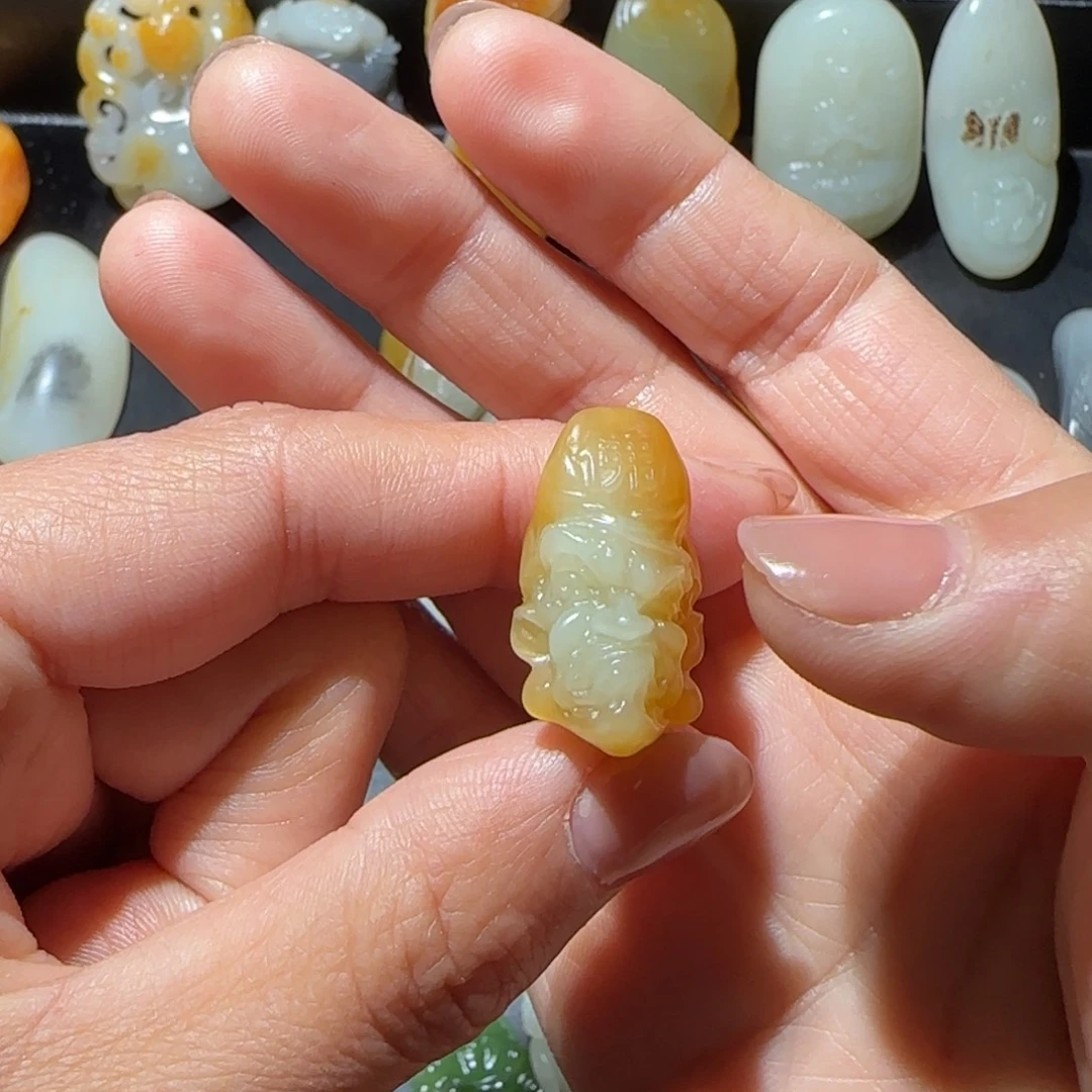 和田玉颈饰未镶嵌广**原