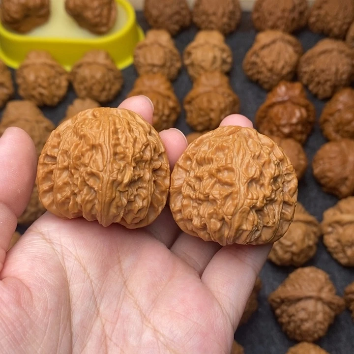 文玩核桃把件白狮子40