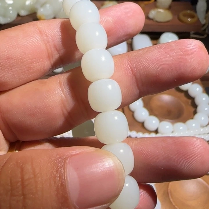 奇***和田玉未镶嵌颈饰