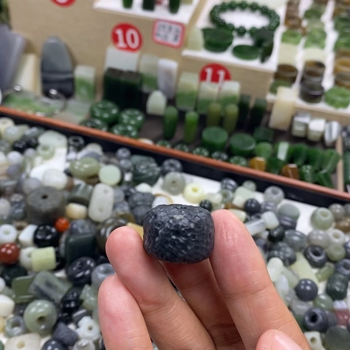 和田玉（糖玉）未镶嵌挂件