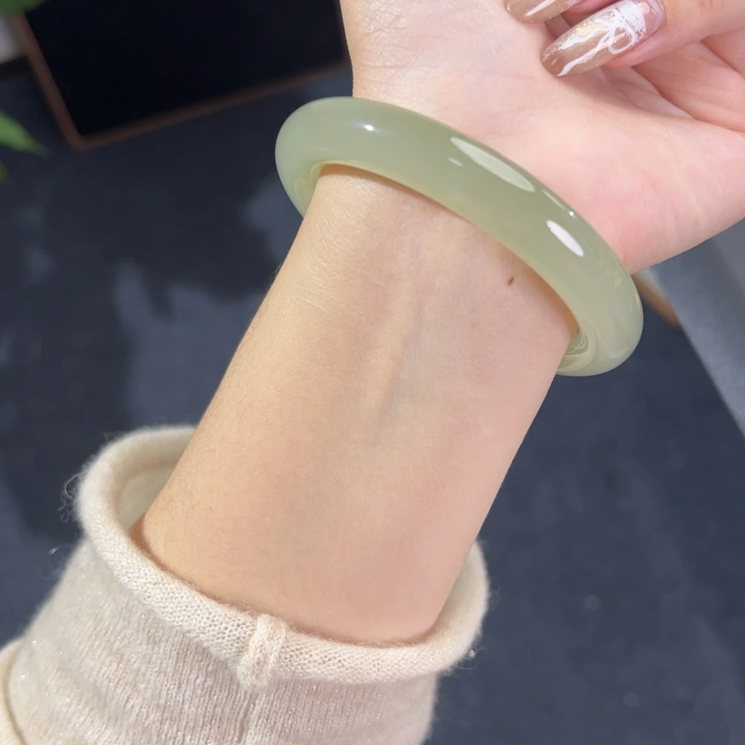 和田玉未镶嵌手镯