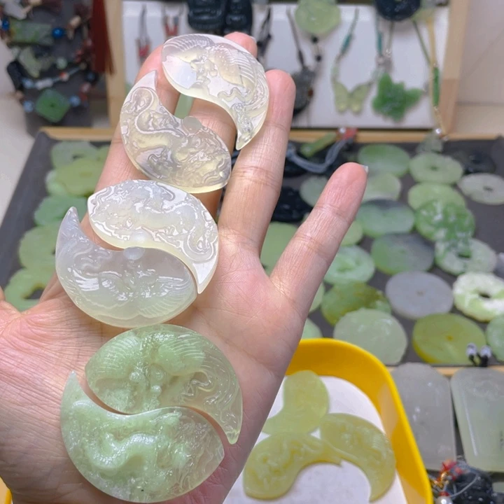 蛇纹石玉未镶嵌吊坠(赠链)多样性发一件