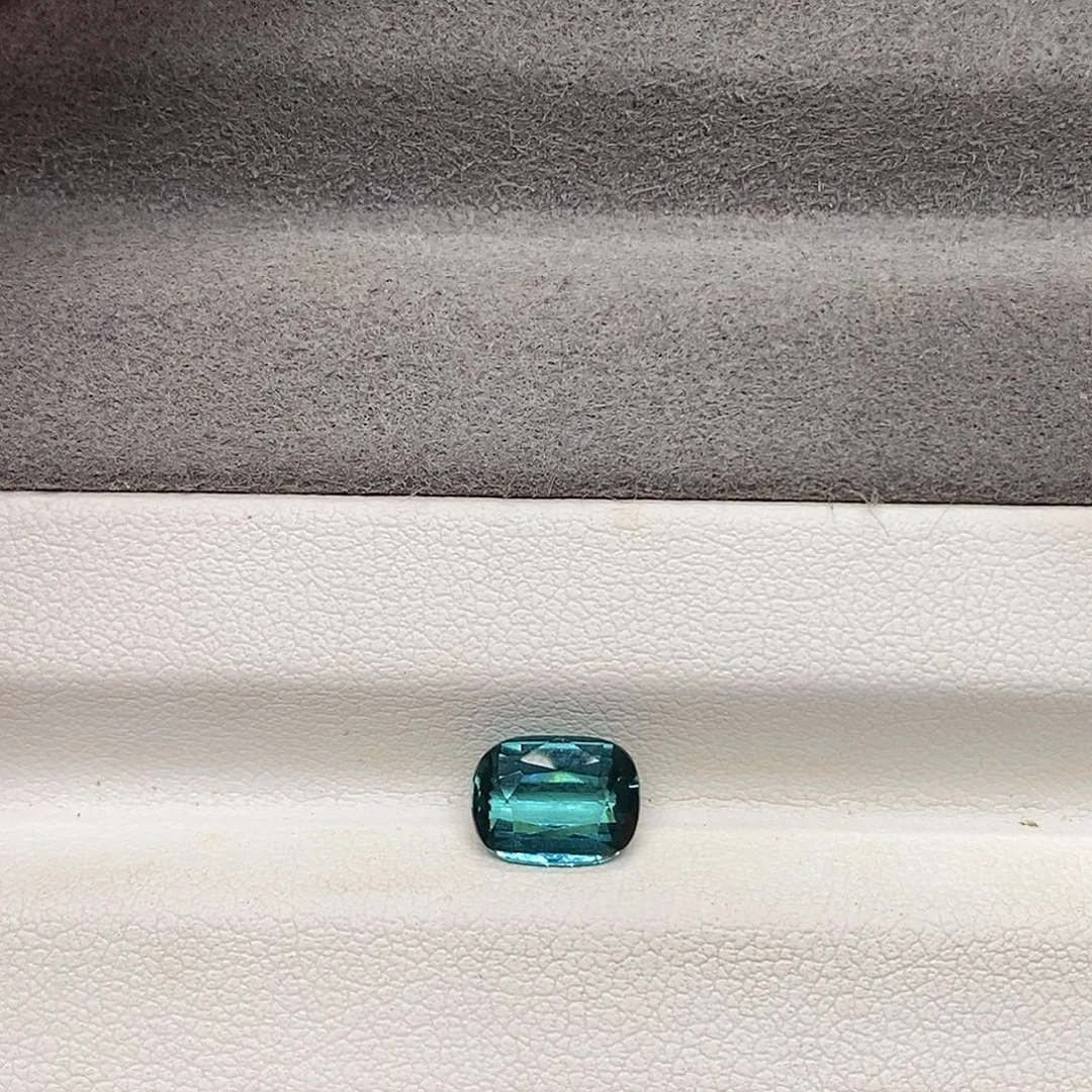 未镶嵌裸石碧玺1.81克拉天然蒂芙尼蓝碧玺