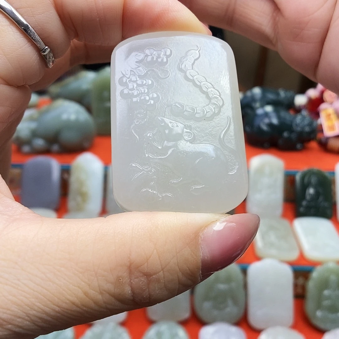 颈饰未镶嵌和田玉泓*