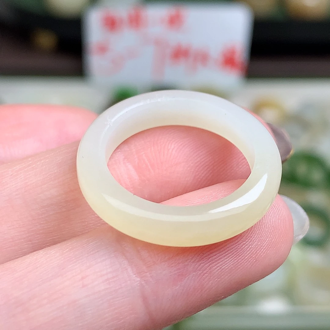 未镶嵌戒指和田玉