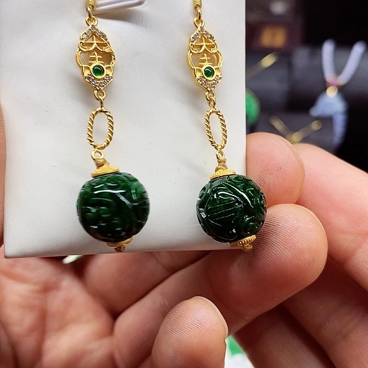 翡翠颈饰未镶嵌吊坠