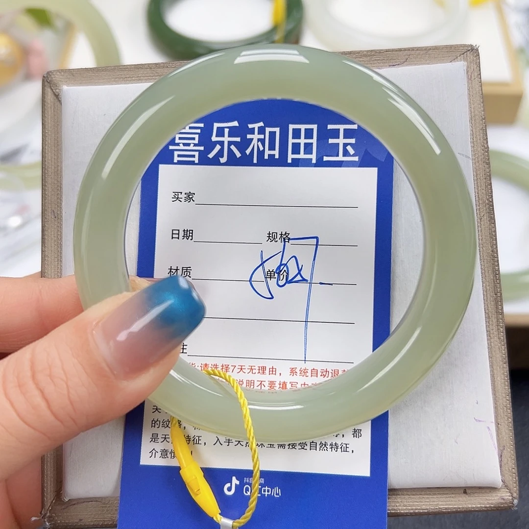 和田玉未镶嵌手镯