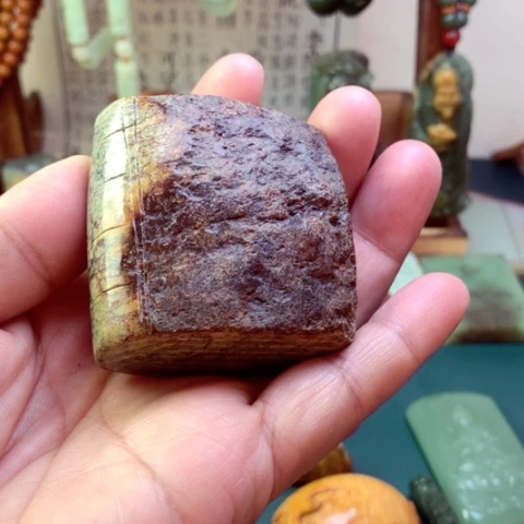 岫岩河磨玉（透闪石质玉）颈饰未镶嵌