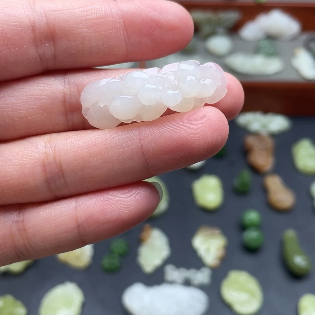颈饰未镶嵌和田玉白冰莲花手牌