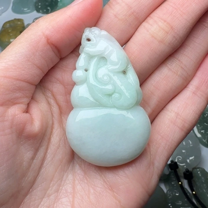 翡翠未镶嵌颈饰葫芦