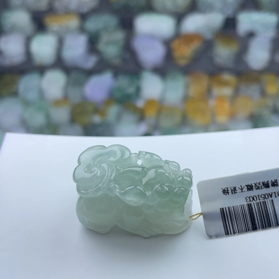 翡翠未镶嵌颈饰貔貅