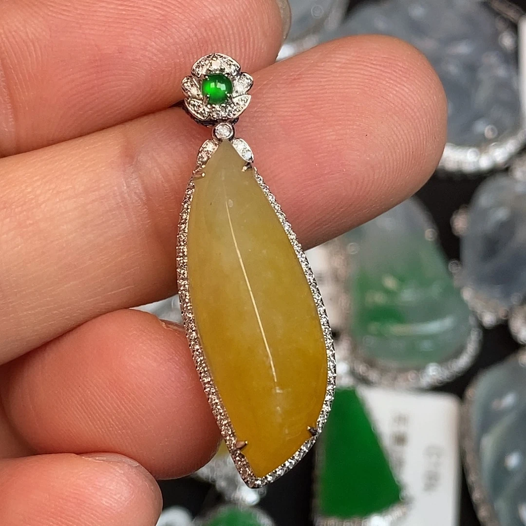 翡翠18K金镶嵌颈饰随行