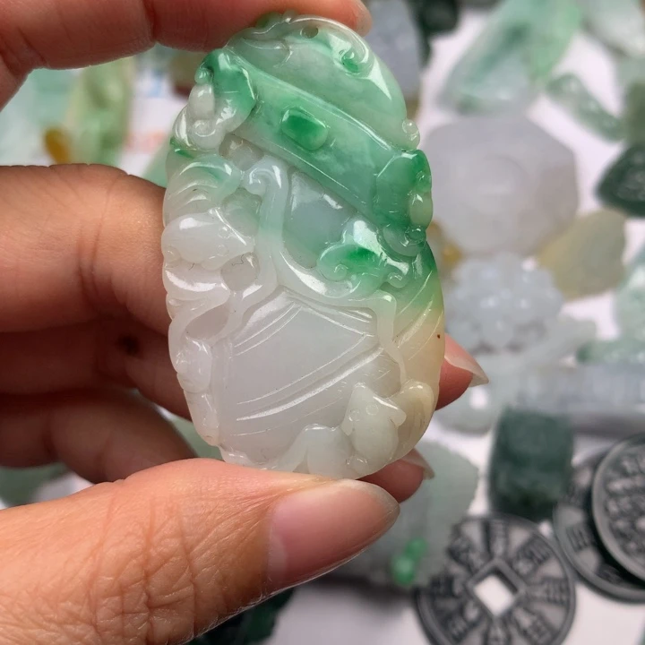 翡翠未镶嵌颈饰翡翠