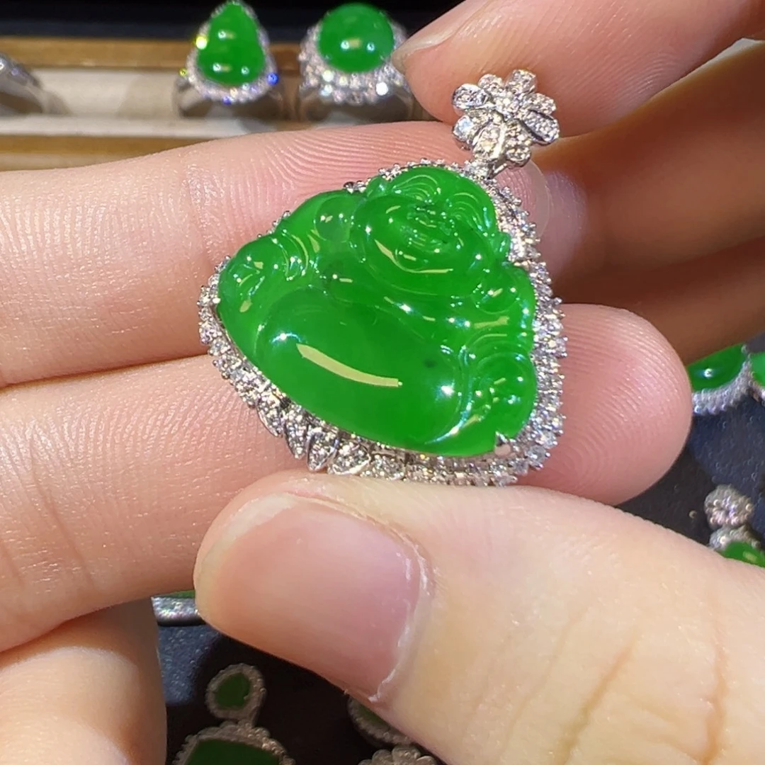 翡翠18K金镶嵌颈饰