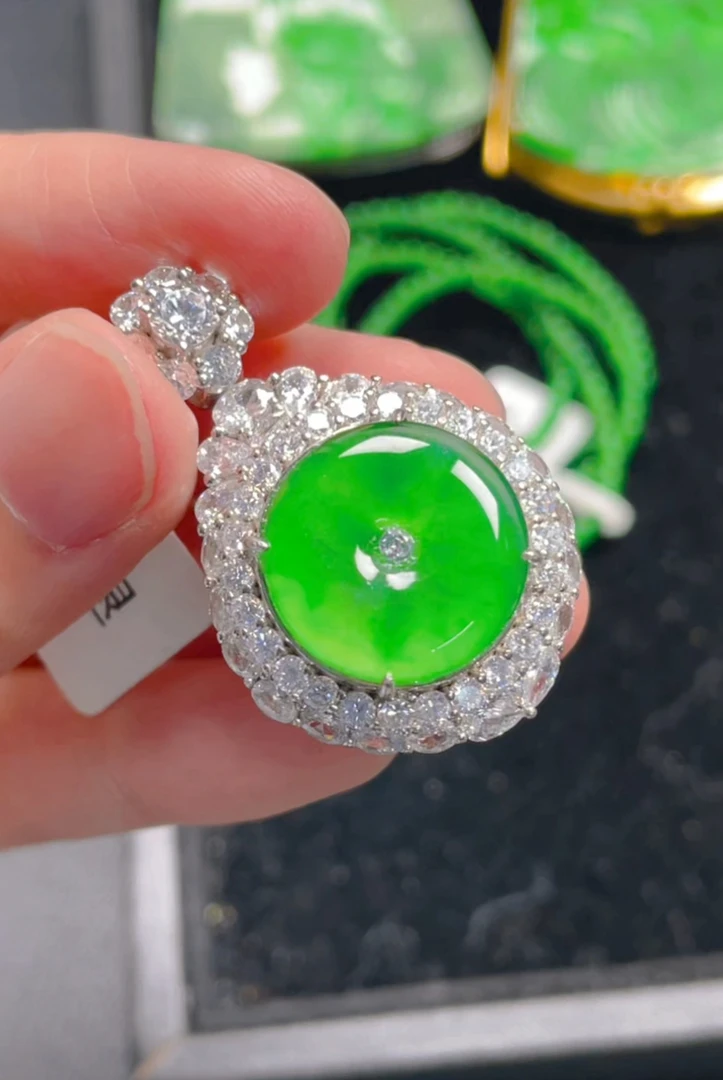 天然翡翠a货吊坠